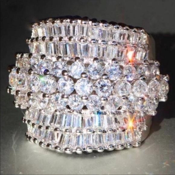 NEW 18 CT 925 STERLING SILVER DIAMOND RING, CUTE RING, SHINY RING. - Picture 3 of 3